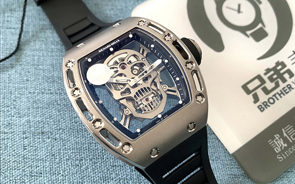 理查德米勒手表表針變色原因是啥（圖）