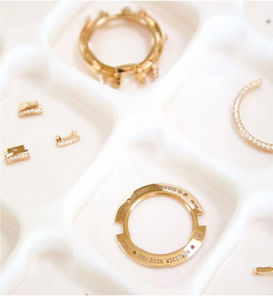 零件清洗完畢后將機(jī)芯裝入表殼并進(jìn)行檢測(cè)-理查德米勒維修服務(wù)中心